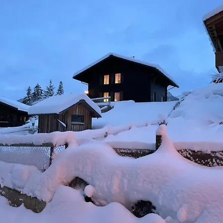 Semesterbostad Lovely 4 Bedroom Great For Saanenmöser