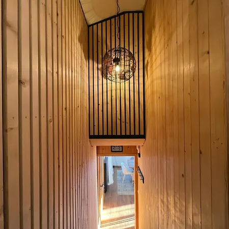 Lovely 4 Bedroom Great For