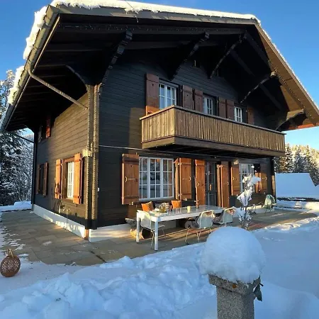 Lovely 4 Bedroom Great For