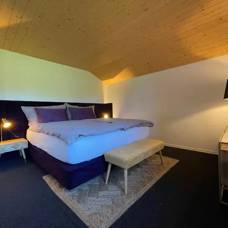 Lovely 4 Bedroom Great For *